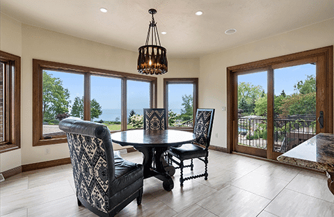 Spacious breakfast room with large table seating 12 at Mansion on the Lake in Newton, WI, perfect for family reunions and group gatherings