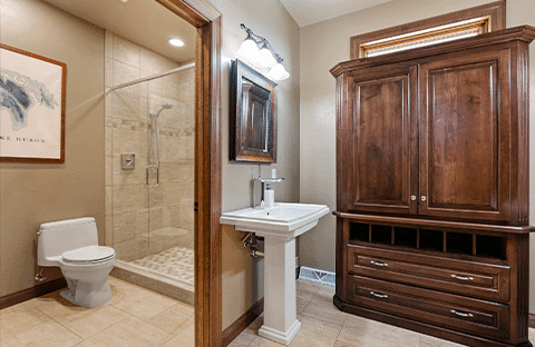 Upstairs bathroom with dual showers, vanity, and luxury amenities at Mansion on the Lake in Newton, WI